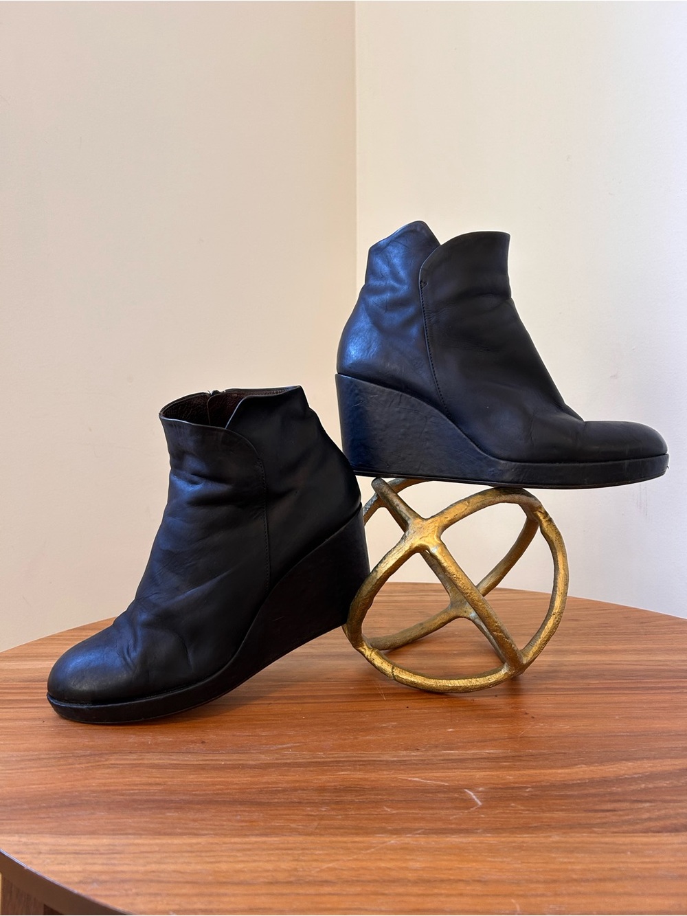 COCLICO Haele Platform Wedge Side Zip Leather Ankle Bootie EU 40